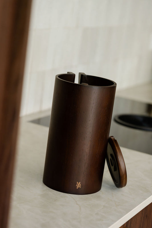 Couvercle en bois foncé